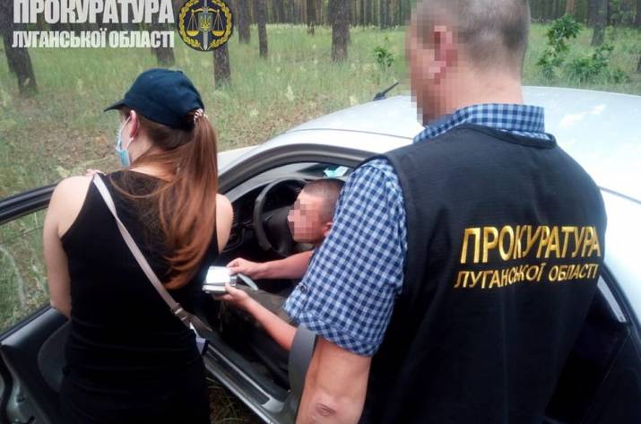 Сотрудник лесоохотничьего хозяйства разоблачен в вымогательстве и получении неправомерной выгоды.