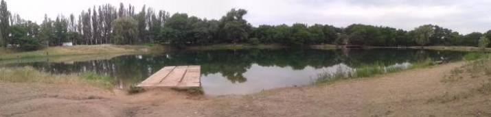 На одном из водоёмов в оккупированной Брянке нашли тело женщины.