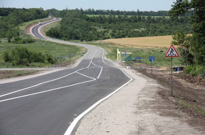 Дорожники завершили ремонт участка ( км 148 + 000 - 158 + 000) дороги Н-26, соединяющей Харьковщину и Луганщину.