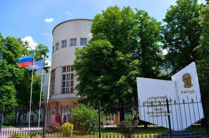 На временно оккупированной территории Луганской области «министерство образования и науки ЛНР» в новом учебном году сократит число «бюджетных» мест в «вузах».