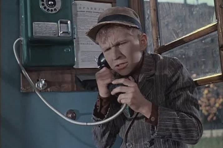 На самом деле советское кино (за редким исключением действительно талантливых режиссёров, которые троллили совок) выступало в роли социального проводника советских идей и формирования так сказать