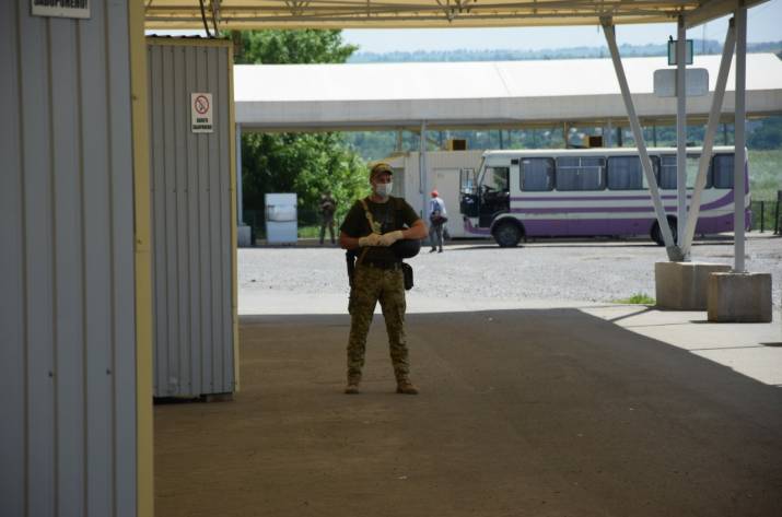 Сегодня на линии разграничения функционируют три КПВВ - «Станица-Луганская», «Марьинка» и «Новотроицкое».