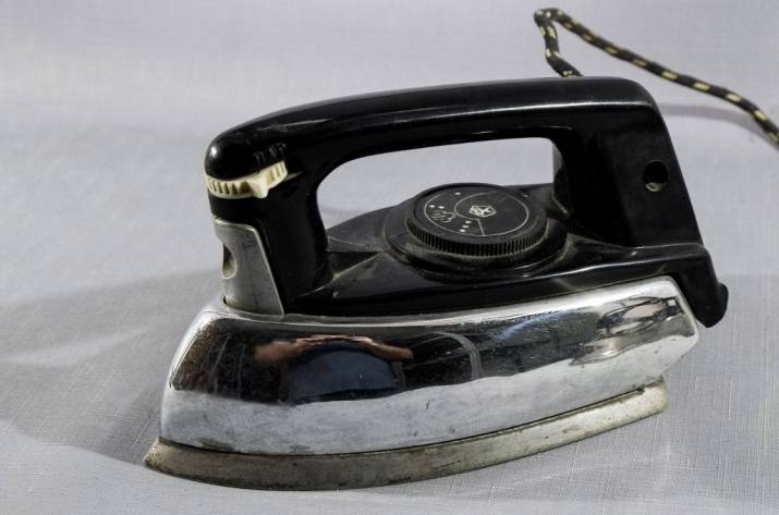 Судя по всему, корни этих страшилок были ещё где-то в семидесятых-восьмидесятых годах (тогда уже рассказывали историю про гроб на колёсиках, сюжетная матрица которой позже была скопирована историей пр