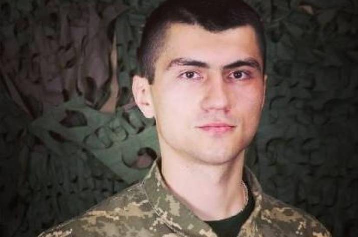 Вчера, 10 июля, в результате обстрела боевиков на Донбассе погиб 31-летний украинский военный Тарас Матвиев.