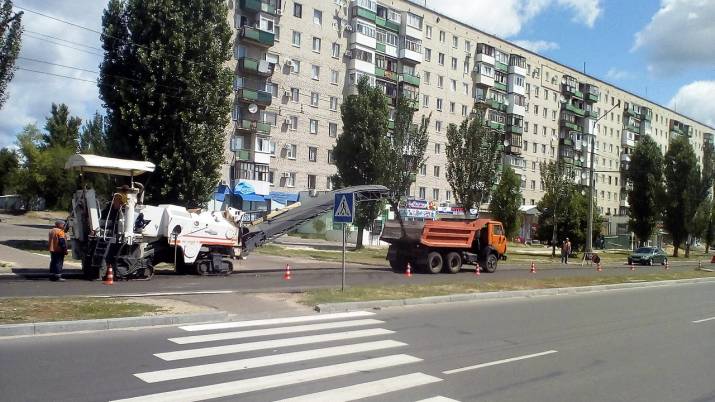 На минувшей неделе начался капитальный ремонт дороги на проспекте Гвардейский: от улицы Курчатова до проспекта Космонавтов по нечетной стороне.