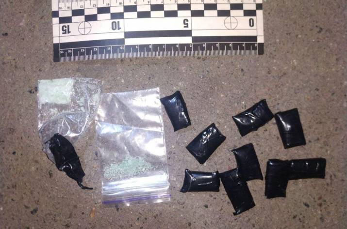 Вчера, 22 июля, во время патрулирования сотрудники Северодонецкого отдела Полиции и бойцы батальона «Скиф» выявили сбытчика наркотических веществ.