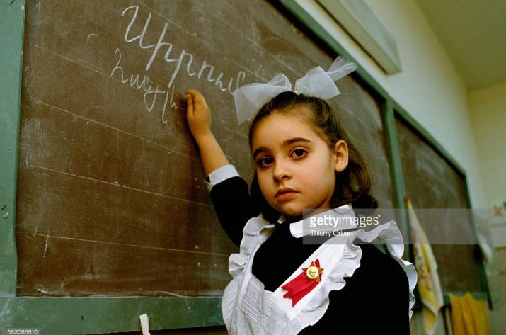 Примерно до середины 1980-х почему-то считалось, что левши какие-то 