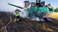 Вчера, 26 июля, в 11:05 в Службу спасения поступило сообщение о возгорании стерни и комбайна возле села Подлесное Мирнодолинского поселкового совета.