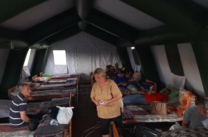 В палатках спасателей на КПВВ «Новотроицкое» живут 9 человек. В ОРДО их не пропускают боевики.