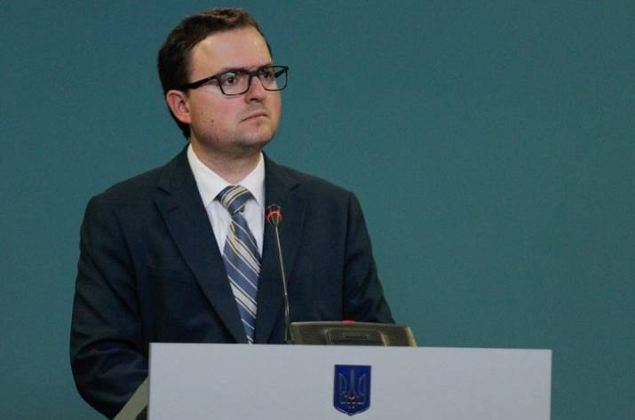 Концепция переходного правосудия предусматривает люстрацию для 