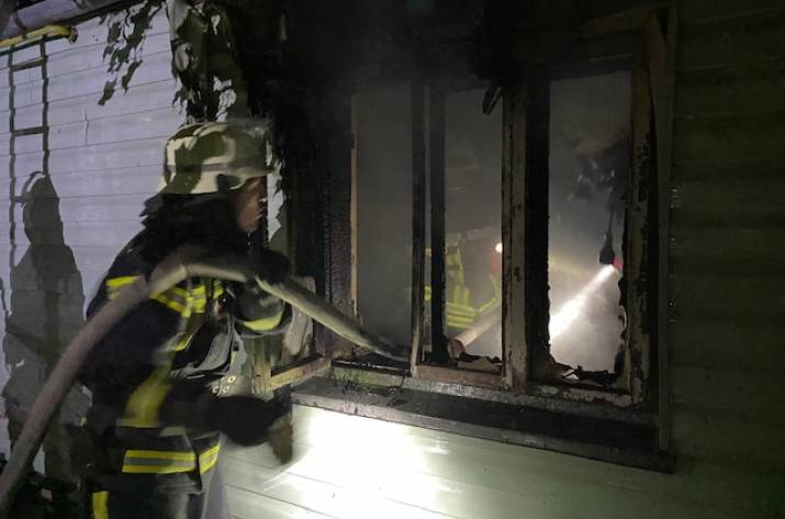 Вчера, 12 августа, в 21:07 в Службу спасения поступило сообщение о пожаре по переулку Тимирязева в Северодонецке.