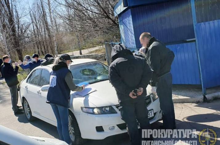 Двое полицейских предстанут перед судом за давление на бизнес и получение неправомерной выгоды от перевозчиков.