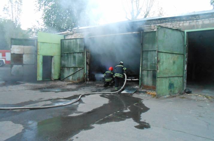Вчера, 10 сентября, в 18:16 в Службу спасения поступило сообщение о том, что на пр. Центральный в Северодонецке горит гараж.