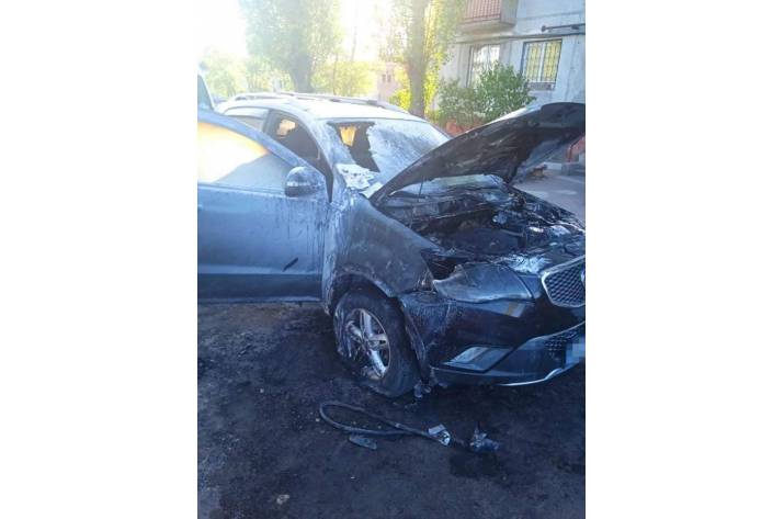 Правоохранители разоблачили мужчину, который подозревается в поджоге автомобилей и краже.