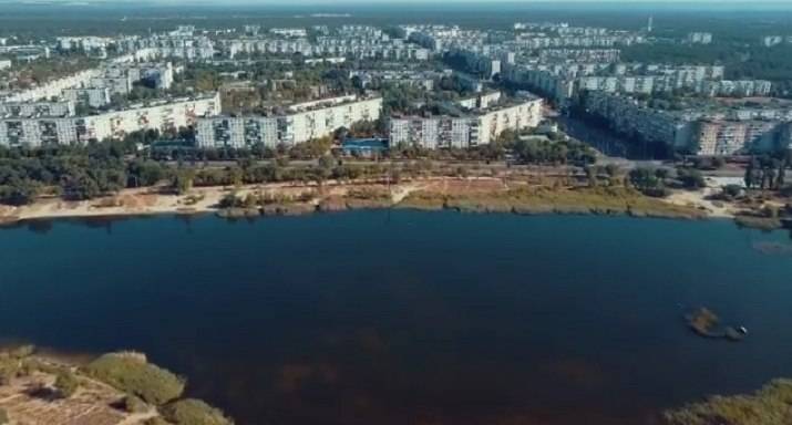 В сети показали, как в Северодонецке выглядит озеро Чистое и его окрестности с высоты птичьего полета.