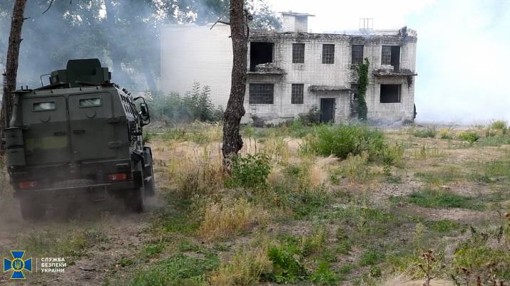 Координационная группа Антитеррористического центра Службы безопасности Украины провела плановые антитеррористические тактико-специальные учения в Рубежном.