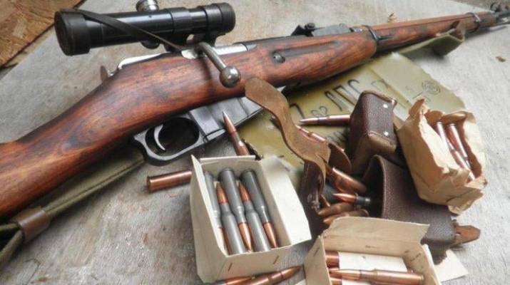 На Луганщине мужчине объявлено подозрение по ст. 263 УК Украины «Незаконное обращение с оружием, боевыми припасами или взрывчатыми веществами». Ему грозит наказание в виде лишения свободы на срок от т