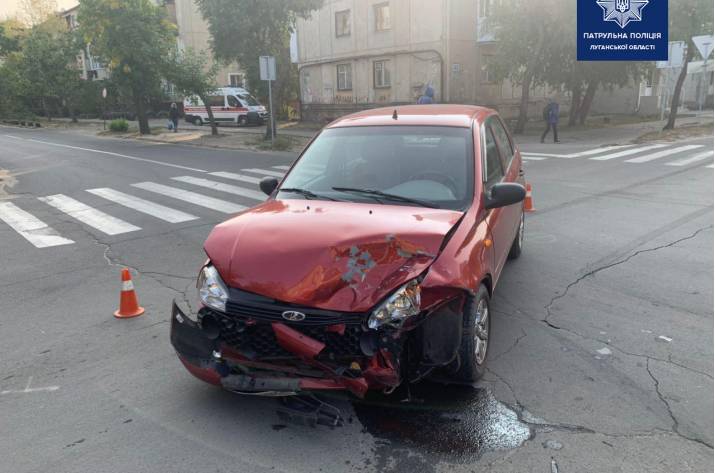 Сегодня, 25 сентября, утром на перекрестке улиц Федоренко и Менделеева в Северодонецке случилось дорожно-транспортное происшествие с участием двух легковых авто.