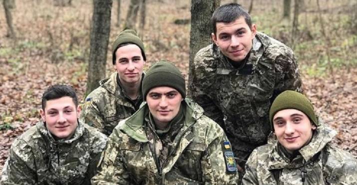 Харьковский национальный университет Воздушных сил имени Ивана Кожедуба опубликовал список погибших в результате крушения самолета Ан-26 под Чугуевом. 