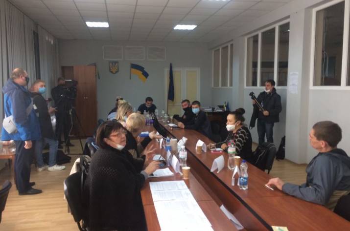 В Рубежном продолжается скандальное заседание ТИК: прямой эфир