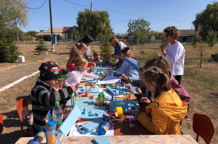 Команда Місто-сад минулого тижня відвідала міста Донецької і Луганської областей, де провела воркшопи для дітей.