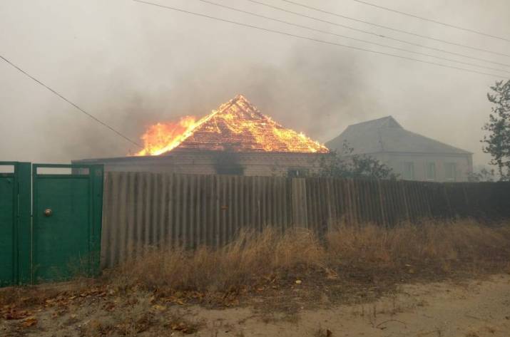 В Луганской области продолжают бушевать пожары.