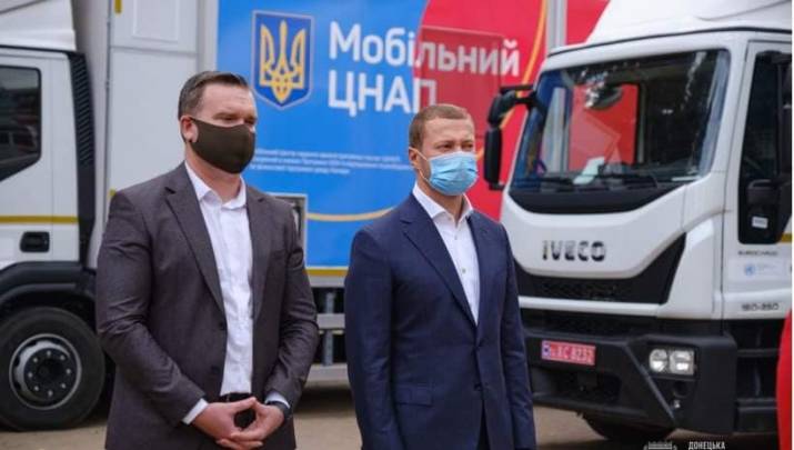 У найвіддаленіші громади на сході України передали чотири мобільні центри