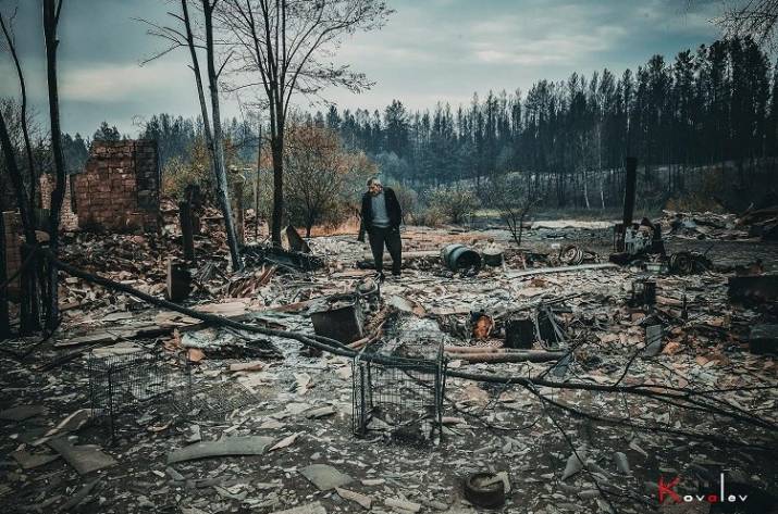Фотограф Алексей Ковалев показал, как сейчас выглядят села Муратово и Капитаново Луганской области после масштабного пожара.