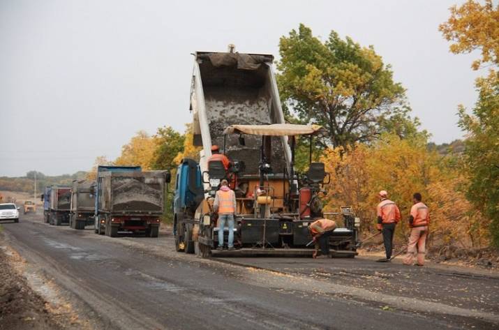 На Луганщине продолжается ремонт дороги между Северодонецком и Золотым