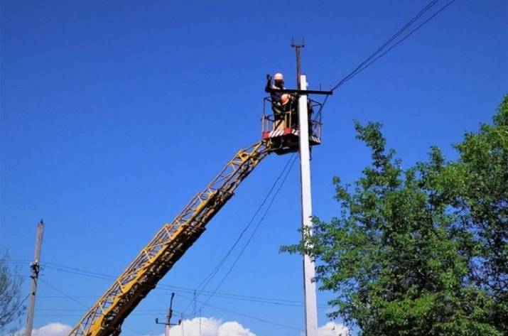 На Луганщине более тысячи потребителей все еще остаются без света из-за пожаров