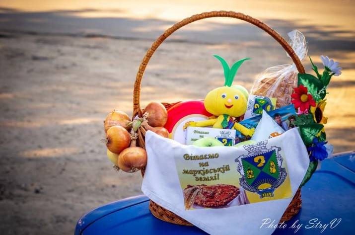 Нещодавно Марківська громада отримала власний бренд, який, до речі, на думку компанії розробника Brandville є найпозитивнішим з тих, які були розроблені. А компанія Brandville має за плечима вже майже