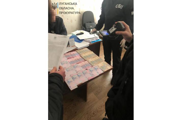 Заместителя главы объединенной территориальной громады разоблачили в получении неправомерной выгоды (ч. 3 ст. 368 УК Украины).