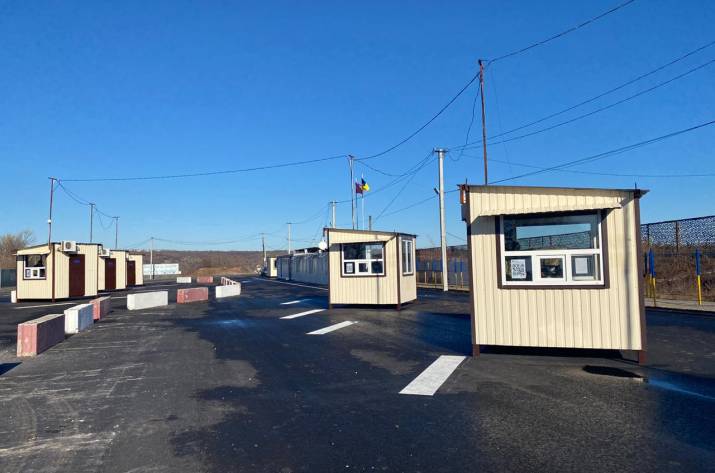 Сегодня, 11 ноября, на Донбассе открыты все КПВВ, однако боевики блокируют пропуск людей.