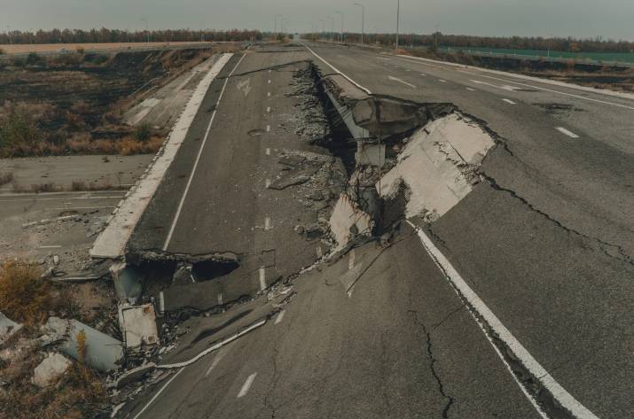 На трассе «Луганск – Лутугино» демонтируют мост.