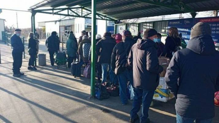 Сегодня, 12 ноября, на Донбассе открыты все 7 КПВВ. При этом, пропуск людей в обе стороны происходит только на КПВВ «Станица Луганская». 