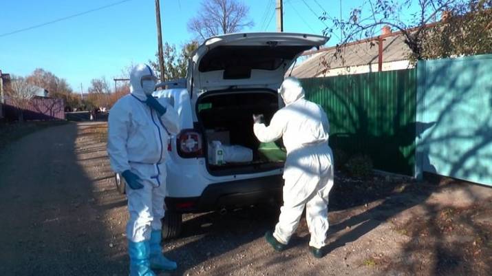 В Сватово работает медицинская мобильная бригада, которая делает тесты на COVID-19.