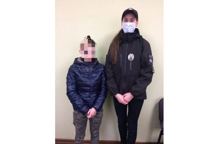 Вчера, 15 ноября, воспитательница Центра социально-психологической реабилитации детей сообщила полицейским об отсутствии одной из воспитанниц.