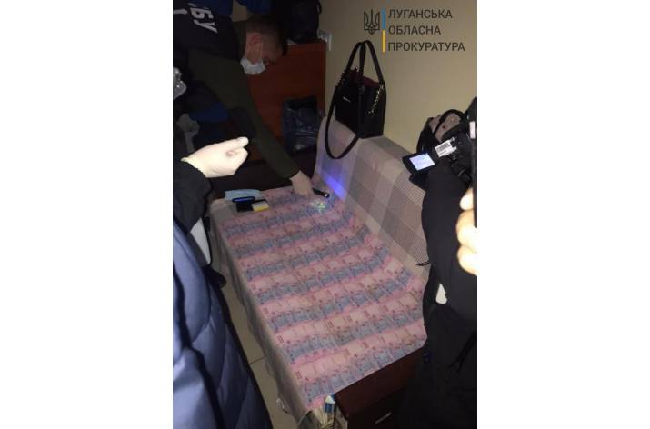 Разоблачен врач хирургического отделения Луганского областного онкологического диспансера за вымогательство неправомерной выгоды от онкобольного.