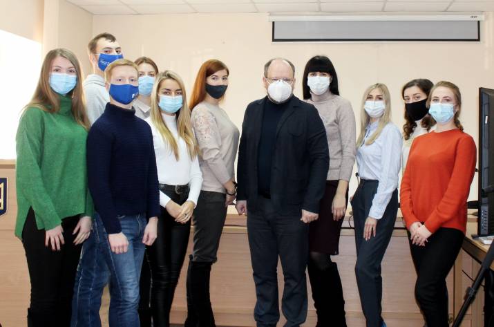 В рамках Меморандума о сотрудничестве между Луганской областной прокуратурой и Восточноукраинским национальным университетом имени В. Даля состоялась встреча студентов и прокуроров управления, занимаю