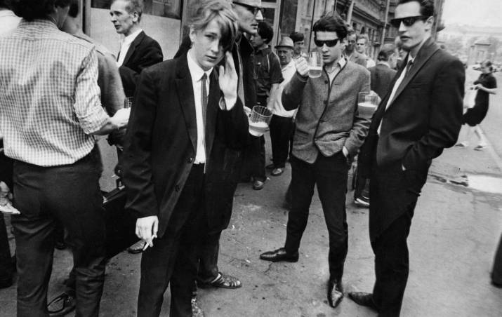 Так, друзья, сегодня будет интересный пост на счёт советской торговли, а точнее — одной из её составляющих — подпольного рынка, который весьма сильно был развит в позднем СССР. В личку на фейсбуке нап