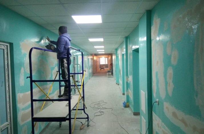 Завершается ремонт хирургического отделения на четвертом этаже Центральной районной больницы в Станице Луганской.