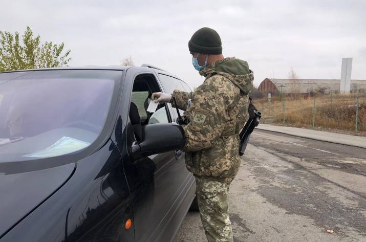 На Луганщине пограничники задержали украинку, которая находилась в розыске.