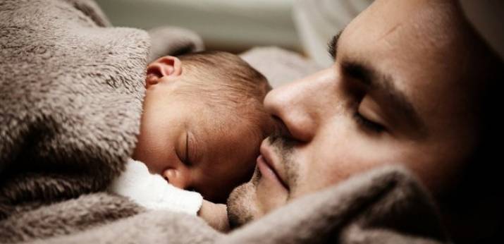 Закон принят: мужчинам разрешили брать декретный отпуск