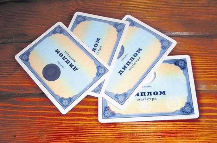 Как переселенцам восстановить документы о высшем образовании: разъяснение Министерства