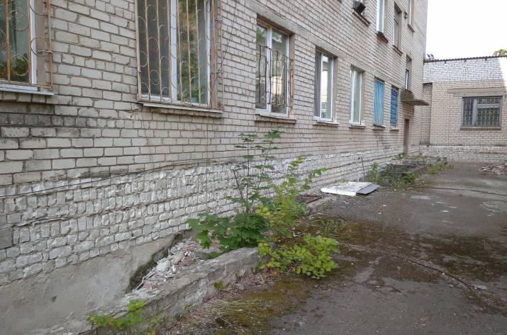 В КНП «Станично-Луганская многопрофильная больница» начат ремонт главного корпуса.