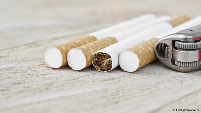 сигареты и зажигалка