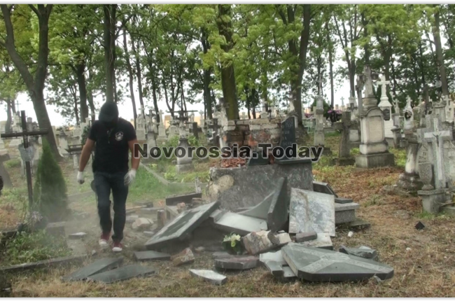 разрушения памятника УПА