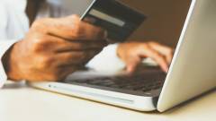 ноутбук картка чоловік гроші