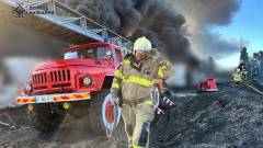 Масштабна пожежа спалахнула на Київщині: до гасіння залучили робота