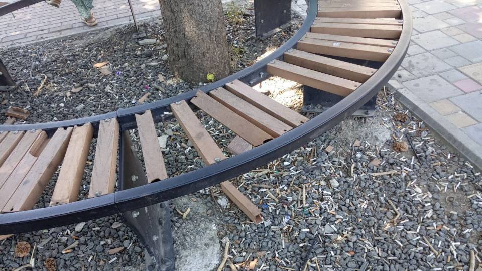  У Маріуполі розвивається вандалізм: нові фото з окупованого міста